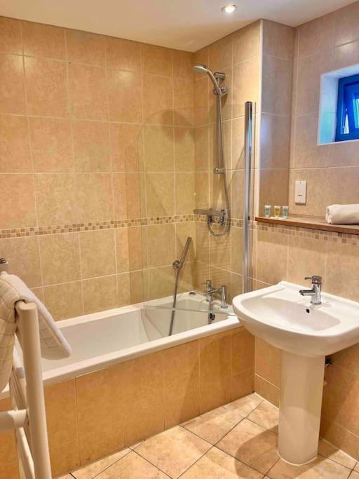 2Bed With Pool & Sea View Apartment Ньюки Экстерьер фото